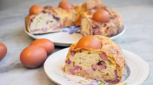 CreDa, una Pasqua napoletana. Qui il casatiello lo fanno a fette