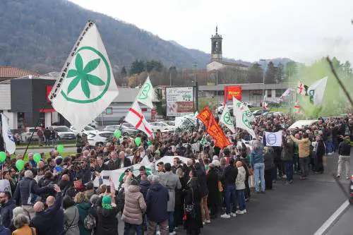 Fazzoletti verdi e nostalgia. Riecco il popolo di Umberto