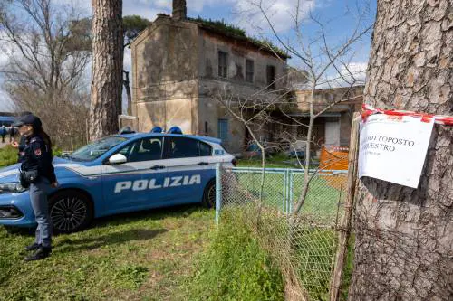 Troupe Rai assalita nel covo anarchico: un operatore tv finisce in ospedale