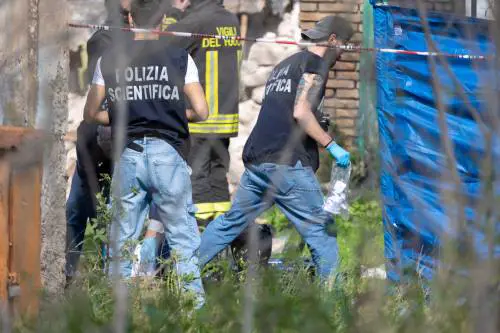 Quei terroristi della porta accanto. Casa occupata, nome sul citofono