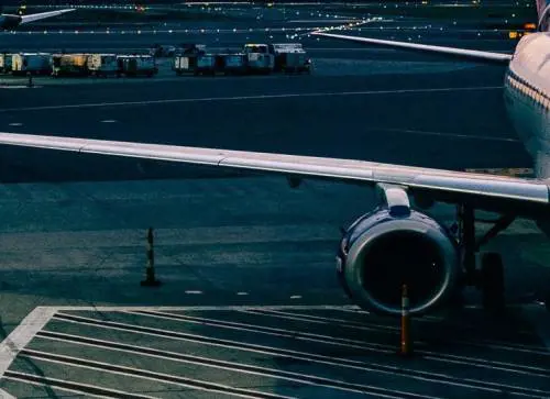 Trasporto aereo nel caos: voli cancellati e nuove rotte. "Le tariffe aumenteranno"