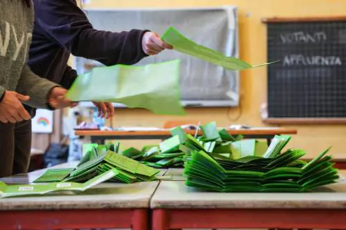 Sì in Lombardia, No a Milano. Ma la Zona 1 tradisce il Pd
