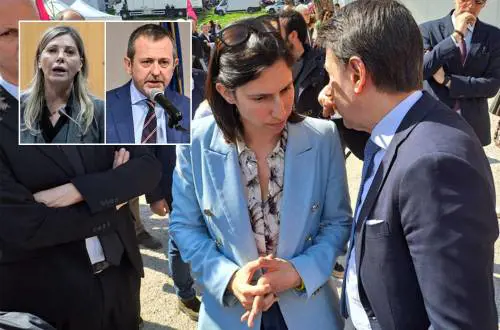 "Sono stato uno sprovveduto". Delmastro e Bartolozzi lasciano, ma la sinistra attacca ancora