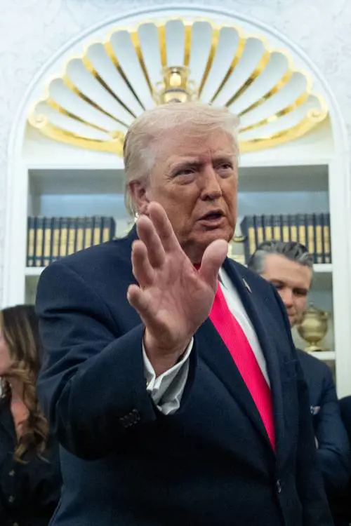 Via al negoziato in Pakistan. E Trump: "Vinta la guerra"