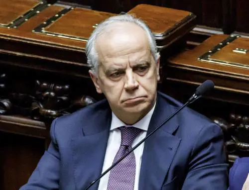 Piantedosi avverte: "Anarchici sfidano lo stato di diritto"