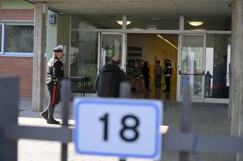 Scacciacani in borsa, la maglia "vendetta" e la diretta via social. L’esplosivo in casa