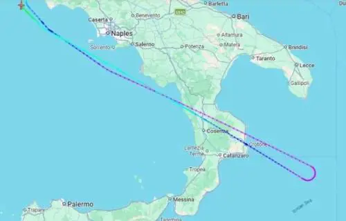 Aereo radar italiano interrompe bruscamente la missione sullo Ionio, scatta l’allarme: cosa può essere accaduto