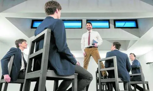 A teatro in stile minimal torna "L'attimo fuggente"