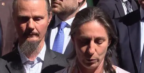 Famiglia nel bosco, i bambini hanno la febbre. Dal Comune casa gratis per due anni