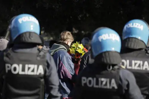 "Messaggi d'amore per Sara e Sandrone": così le chat anarchiche celebrano i militanti morti per la bomba che stavano costruendo