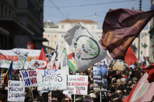 Il nuovo movimento anti-regimi? Strizza l’occhio a Putin e Hamas