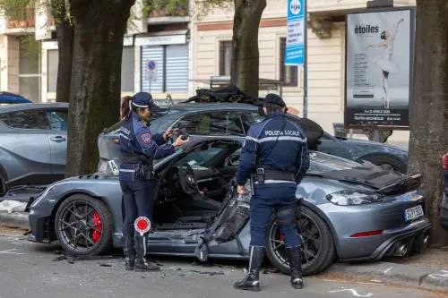 Muore in Porsche, la moda dei baby-noleggi dei bolidi