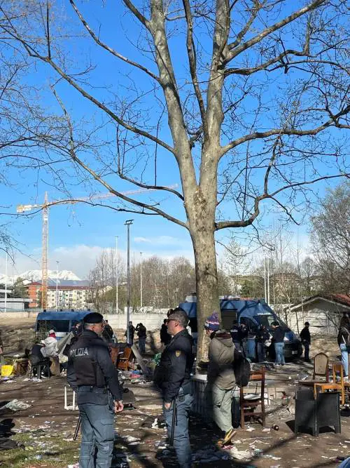 Nuova operazione "alto impatto" della polizia: sgomberato il parco Sempione di Torino
