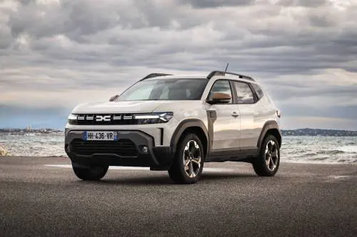 Dacia Duster, un design robusto per dominare la città e muoversi all’avventura