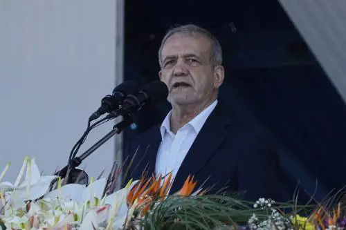 Teheran minaccia di colpire le residenze dei leader nemici. Ma c’è una frattura nel regime