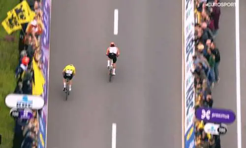 Un Super Ganna si prende di forza il Giro delle Fiandre