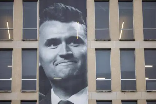 Omicidio Kirk, la difesa del presunto killer chiede il rinvio dell'udienza preliminare