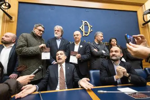 Conferenza remigrazione, sospesi i parlamentari Pd, M5s e Avs che hanno occupato la sala