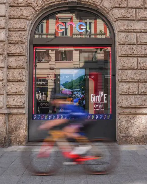 Giro-E Enel 2026, oltre 1.000 km in sella alle bici elettriche sulle strade del giro d'Italia dal 12 al 31 maggio