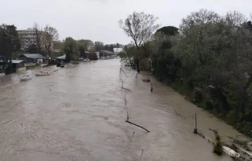 Maltempo, proseguono le ricerche per un disperso: è rimasto coinvolto nel crollo del ponte sul Trigno