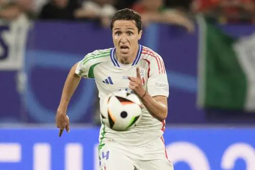 Lascia la Nazionale ma si allena con il Liverpool: scoppia la bufera su Federico Chiesa