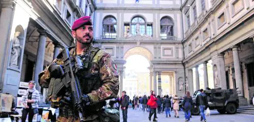  Attacco informatico, Uffizi blindati: rubati codici d'accesso e password 
