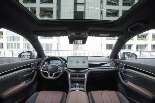 Le foto di BYD Seal U DM-i: il SUV plug-in che punta tutto su comfort ed efficienza