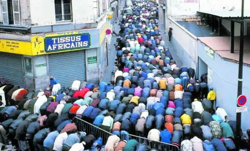 Raduno islamico a Parigi, l'imam: "L'ombra della Fratellanza"