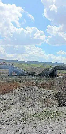 Raffica di attacchi strategici. Colpiti ponti, strade, ferrovie e oltre 50 obiettivi a Kharg