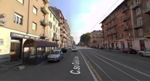 “Non la devi guardare”. E colpiscono tre persone un machete in pizzeria: arrestato un tunisino