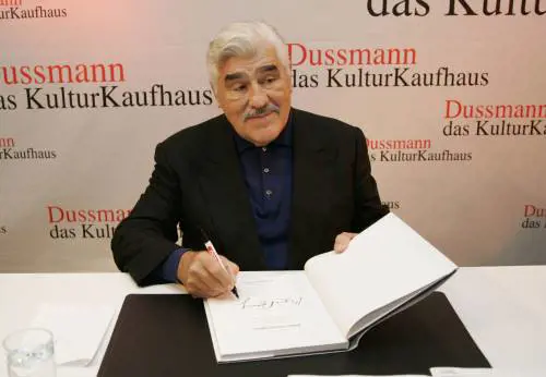 Morto Mario Adorf, gigante del cinema europeo: ha recitato in oltre 200 film tra cui “Operazione San Gennaro”