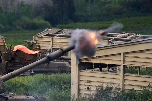 Beirut chiede colloqui diretti con Israele. Teheran "chiude" Hormuz: farà passare massimo 15 navi al giorno