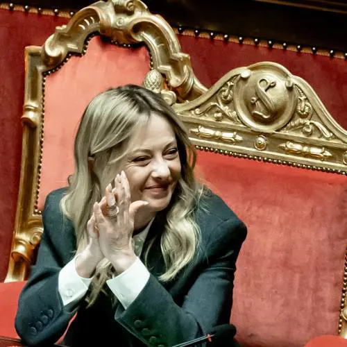 Giorgia sferza la sinistra. "No rimpasti e alchimie. Io vi vedo nervosi..."