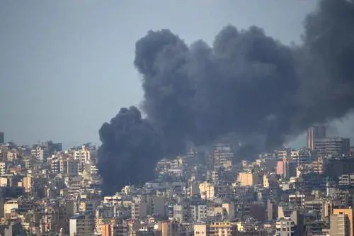 Affondo di Trump contro Teheran: "Gestione pessima di Hormuz, non è l'accordo che abbiamo". Libano: si lavora a un vertice tra Tel Aviv e Beirut