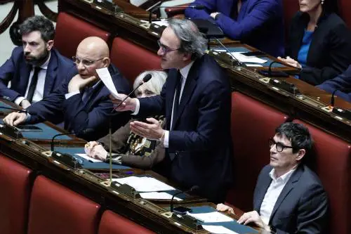 Fdi: "Se è così, lasci". I compagni di Avs aggressivi e nervosi: "Non vi parliamo"