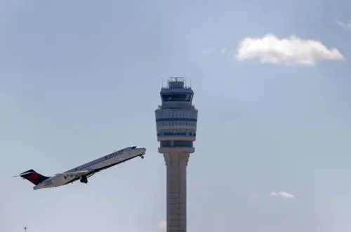 "Giocatori di videogame nelle torri di controllo": ecco cosa succede negli Stati Uniti