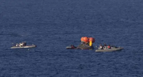 Artemis II, le foto dello splashdown e del rientro sulla Terra