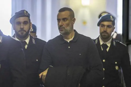 La difesa di Cinturrino: "Testi non attendibili"