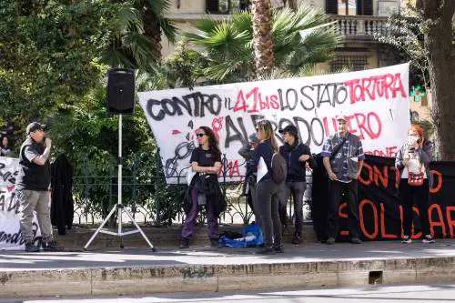 "Contro il 41 bis, Cospito libero. Se viviamo è per far saltare la testa dei re": le minacce degli anarchici 