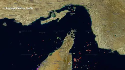 La flottiglia iraniana controlla ancora lo Stretto di Hormuz