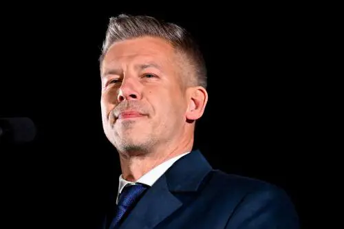 "Fatta la storia". Così l'ex delfino ribalta il sistema