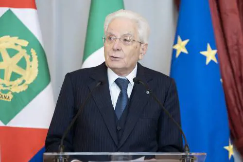 Mattarella: "Potere può inebriare, ai potenti consiglio autoironia. E il Papa mette in guardia dall'autoesaltazione"