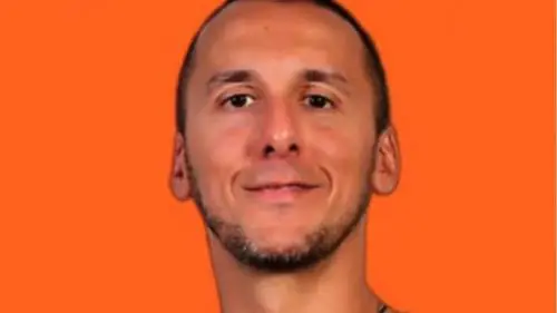 Esce la sera col cane: personal trainer freddato in strada