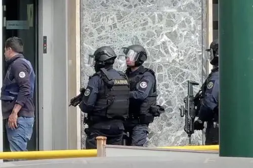 Blitz, ostaggi e fuga: la rapina da film