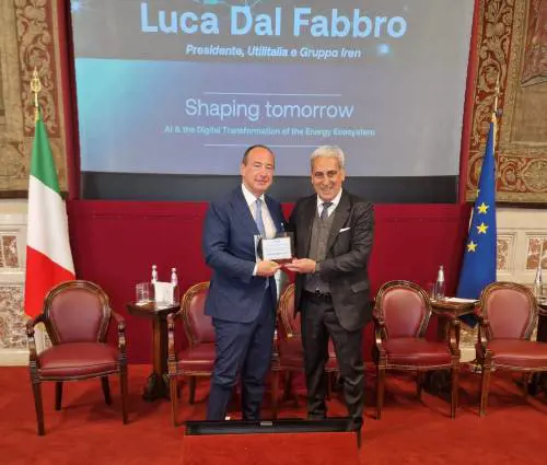 Luca Dal fabbro, Presidente esecutivo Iren e Presidente Utilitalia, premiato "Top Manager 2025" durante la cerimonia di apertura del Master Safe presso la sala della Regina di Palazzo Montecitorio