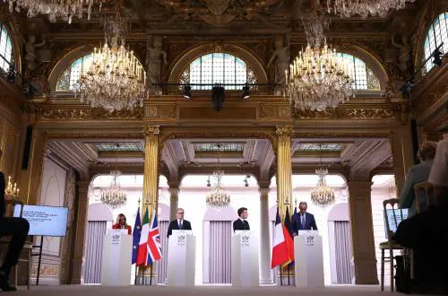 L'Iran riapre lo stretto di Hormuz per la tregua in Libano. L'annuncio di Trump: "Accordo con Teheran in un paio di giorni"