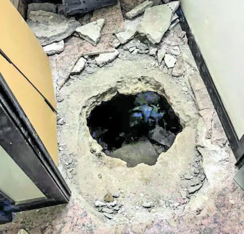  Banca rapinata, ira dei clienti. E caccia ai 6 "professionisti"