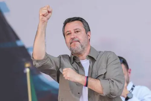Il grido di Salvini coi Patrioti europei. "Il vessillo della pace è dei delinquenti"