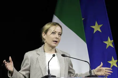 "Non ci intimidite". La solidarietà di Meloni all'agente ferito dagli anarchici