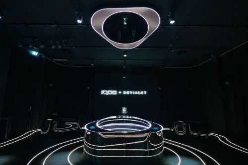IQOS e Devialet alla Design Week: FOTO